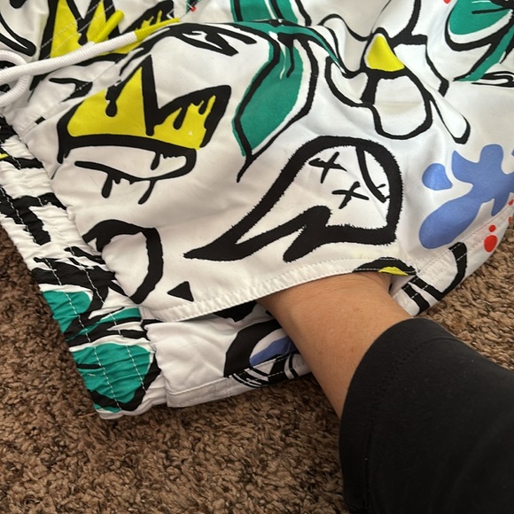 NWT no boundaries mens prints white shorts w/ pockets size small (28-30) - Picture 5 of 6